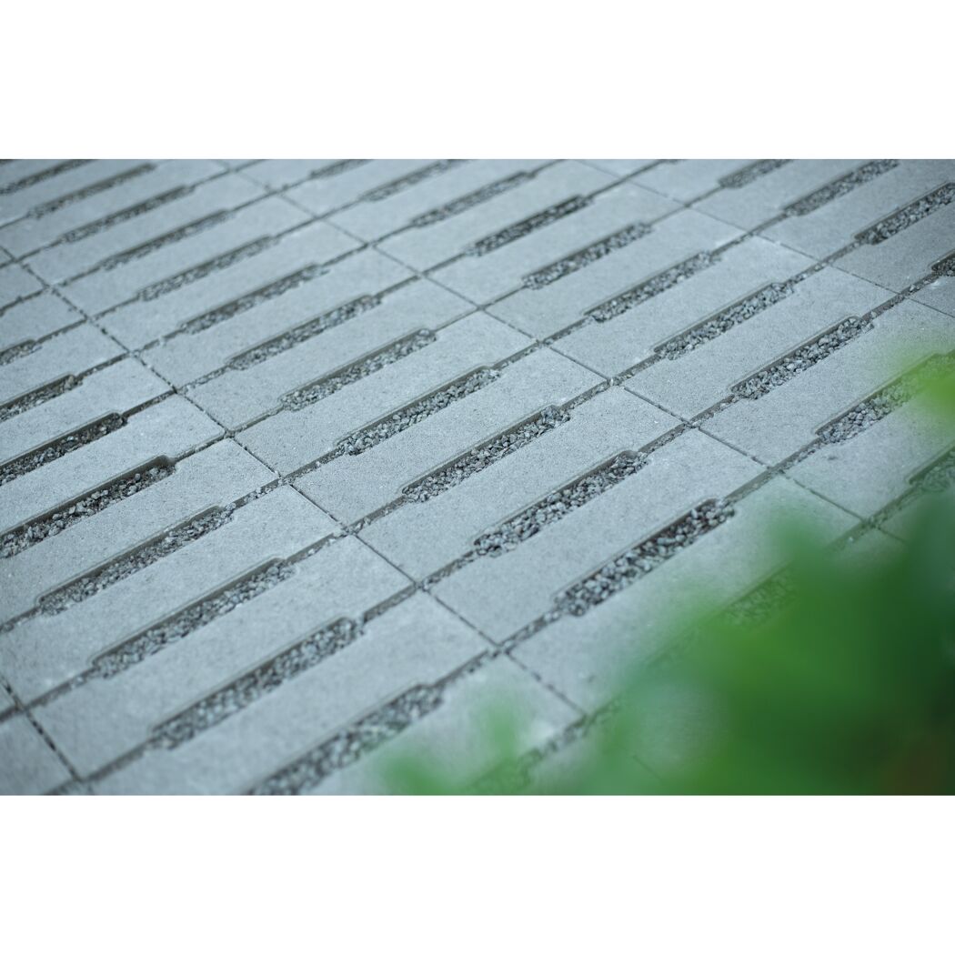 Graues Rasengitter aus Beton