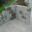 Hohe Mauer aus Schalungssteinen