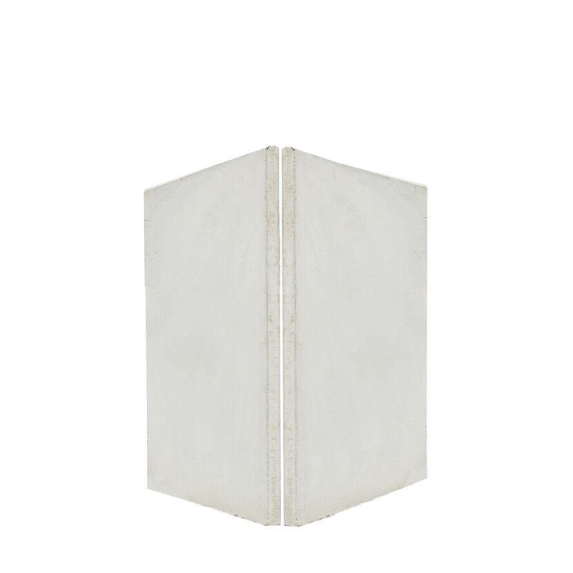 Zwei weiße Betonstützwinkel