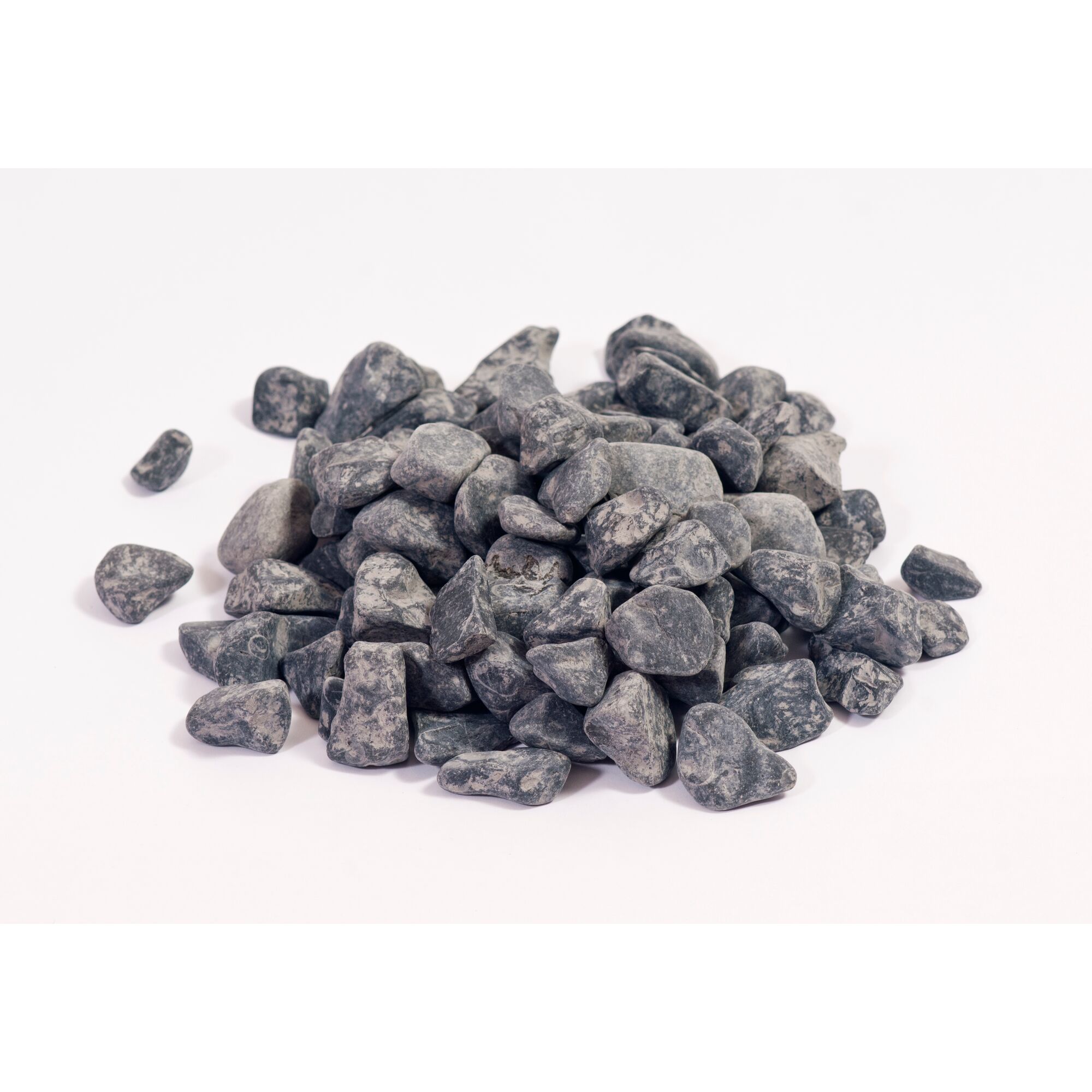 Haufen schwarzer Marmorkies