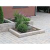 Blumenbeet mit Granitsteinen
