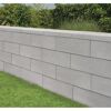 Graue Gartenmauer aus Beton
