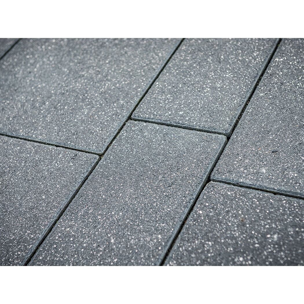 Graue quadratische Betonplatten