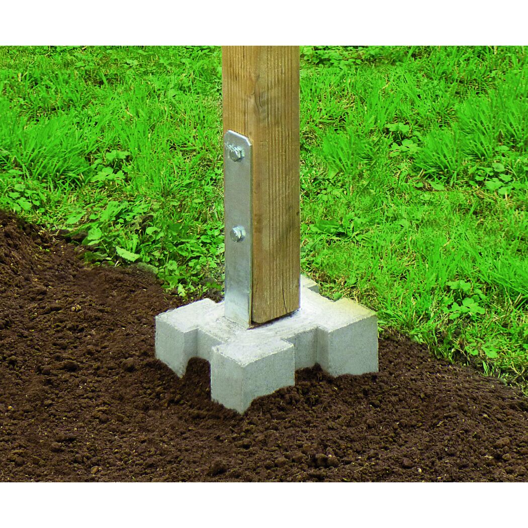 Holzpfosten auf Betonfundament