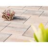 Beige T-Court Solid Terrassenplatten im Fischgrätmuster verlegt