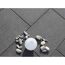 Graue Terrassenplatten mit Deko