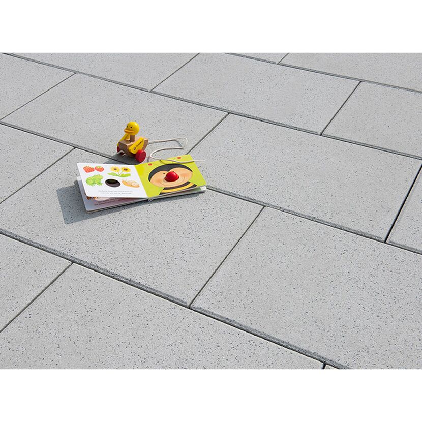 Graue Terrassenplatten T-Court Classic