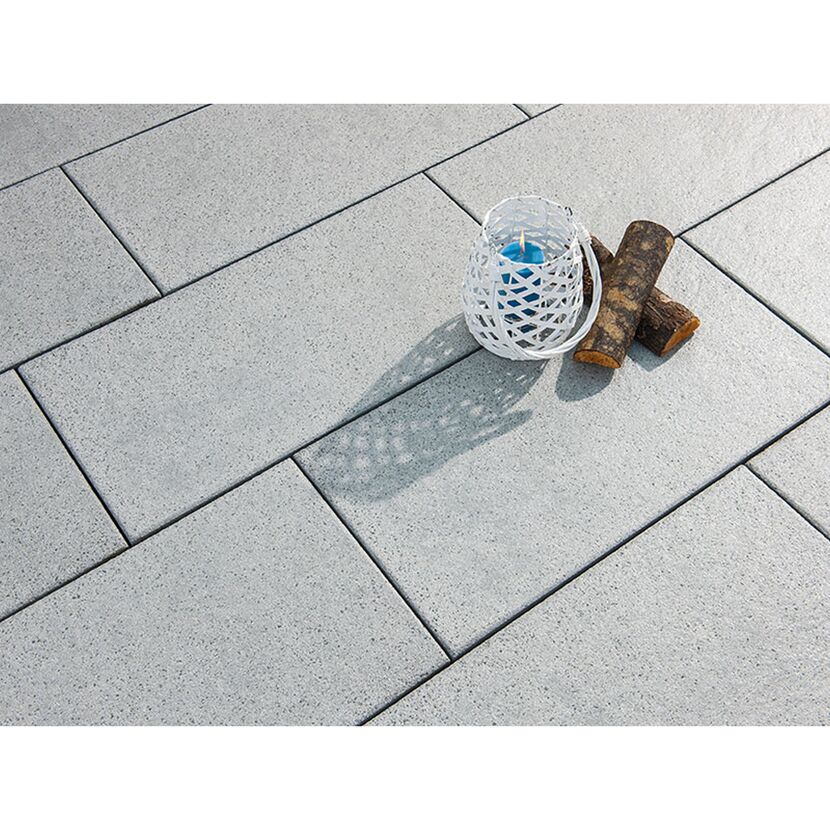 Graue Terrassenplatten T-Court Classic