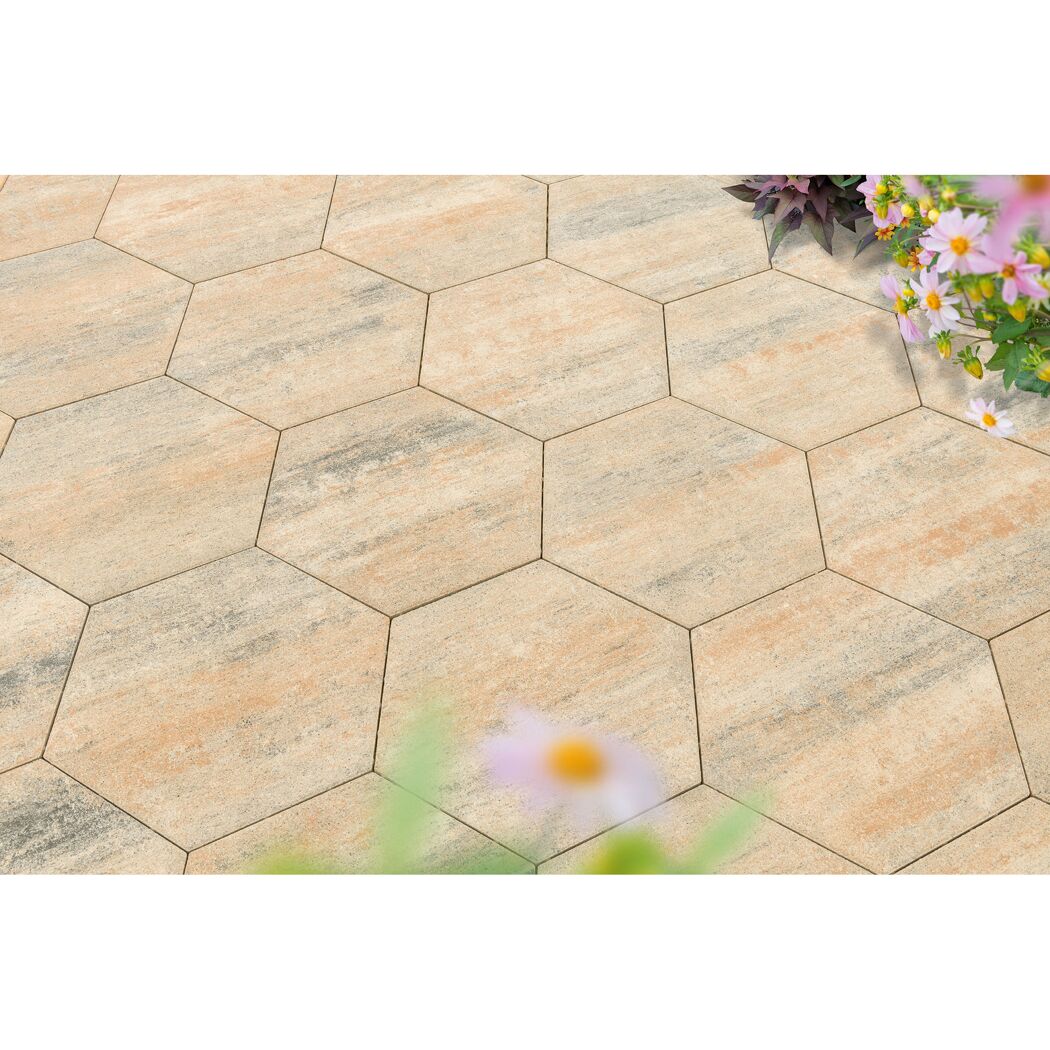 Sechseckige Terrassenplatten in Beige
