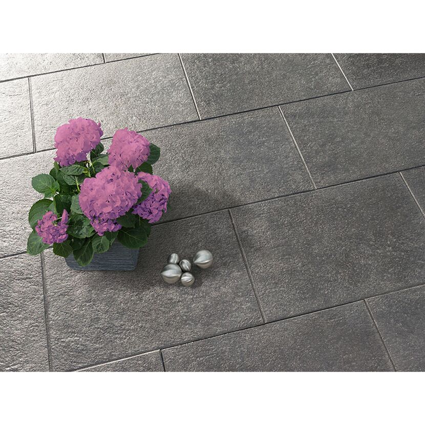 Graue Terrassenplatten T-Court Noble Schw.-Basalt