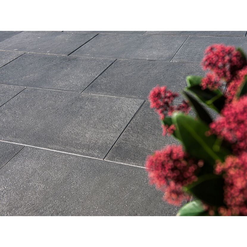 Anthrazitfarbene Terrassenplatten T-Court Noble