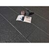 Graue Terrassenplatten aus Beton