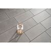 Graue Terrassenplatten T-Court Mill mit Windlicht