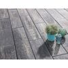 Graue Terrassenplatten Nahaufnahme mit Deko