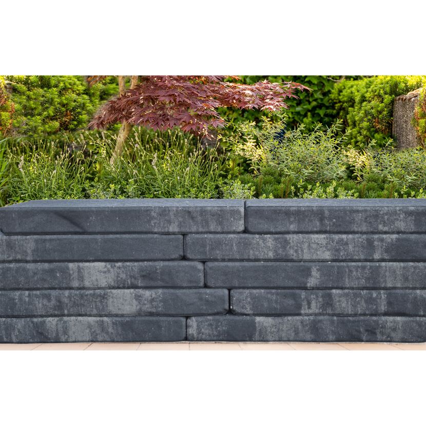 Graue Gartenmauer aus Beton
