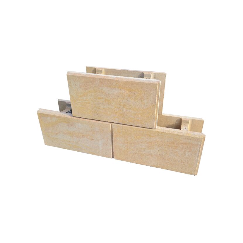 Drei beigen T-Wall Schalungssteine