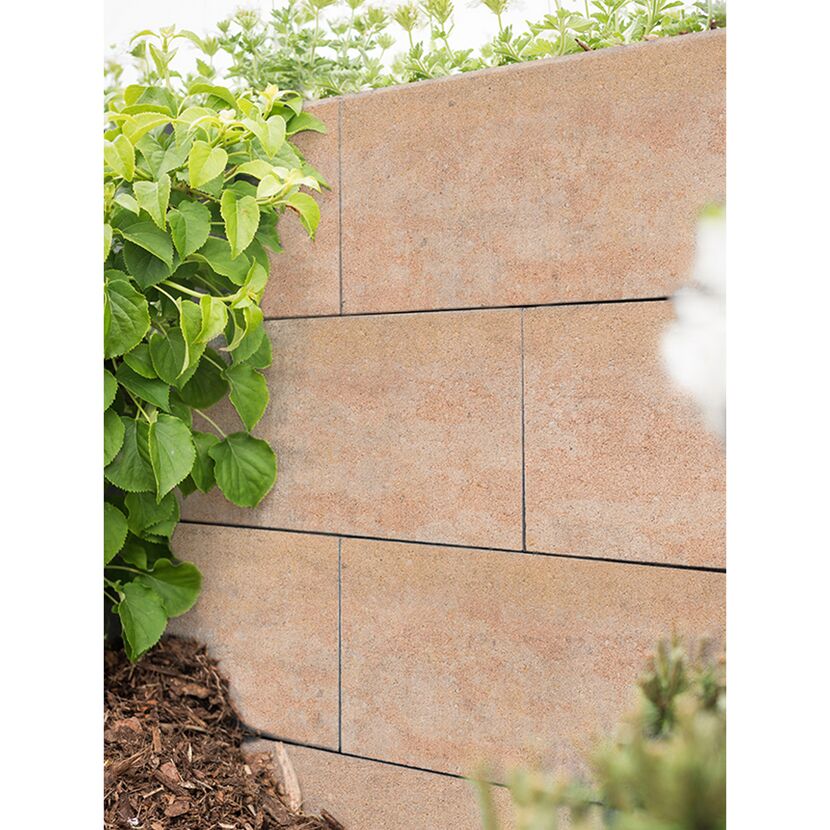 Beige T-Wall Schalungssteine als Gartenmauer