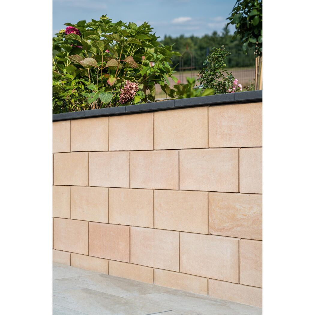 Sandsteinmauer im Garten