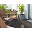 Balkon mit Fliesen, Hochbeet aus Paletten und Pflanzenkübel