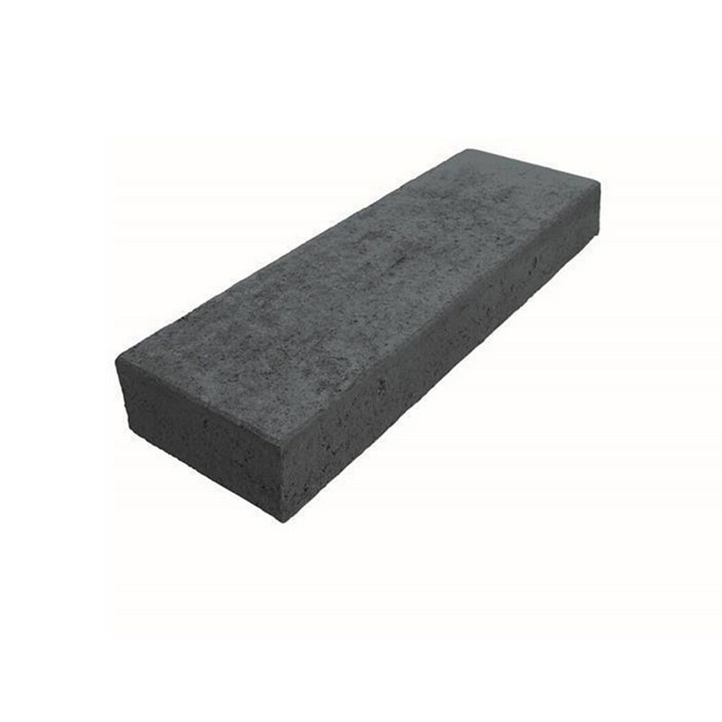 Anthrazitfarbene Blockstufe