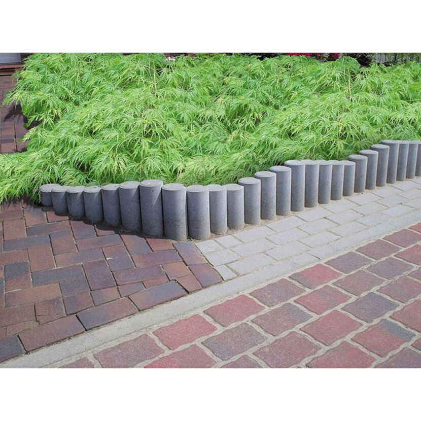 Graue Rundpalisade als Beetumrandung