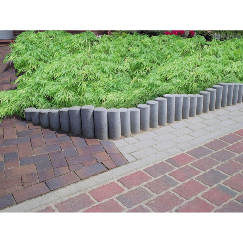 Graue Rundpalisade als Beetbegrenzung