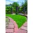 Gepflegter Garten mit Rasenfläche, Steinen und Gartenlaube
