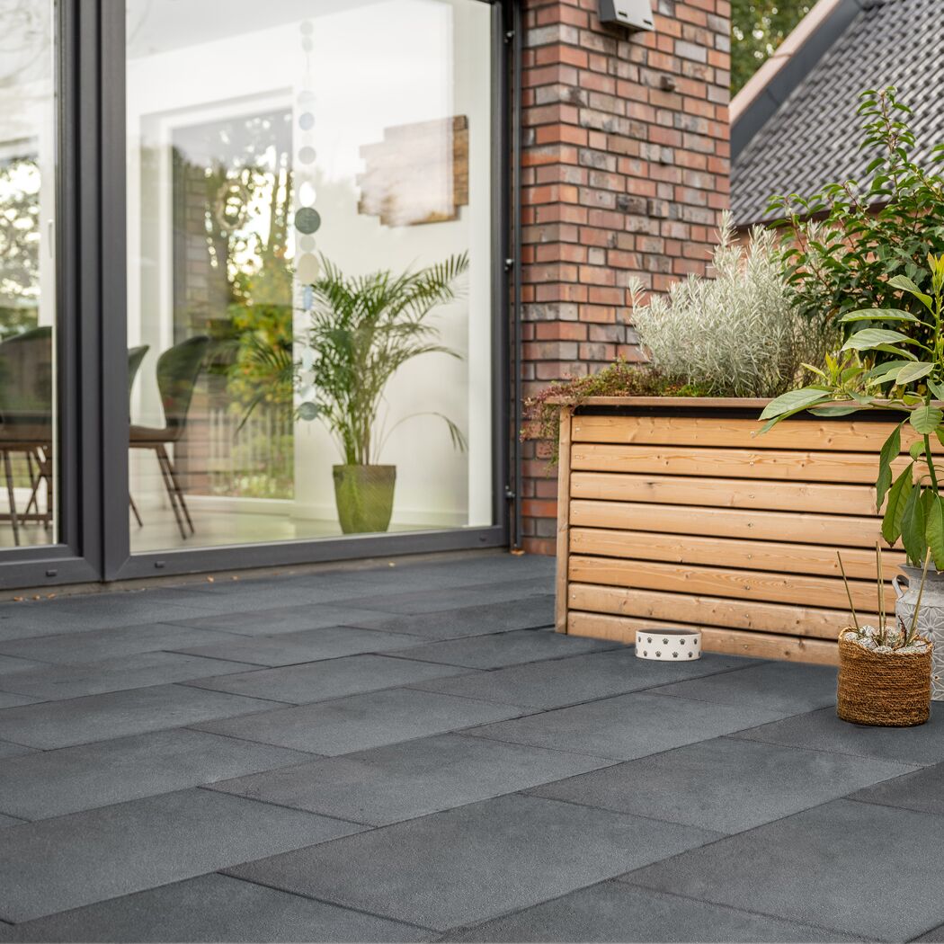 Terrassenplatte 'T-Court Classic' Beton schwarz-basaltfarben 60 x 40 x 4 cm