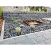 Garten mit Brunnen und Gabionenmauer