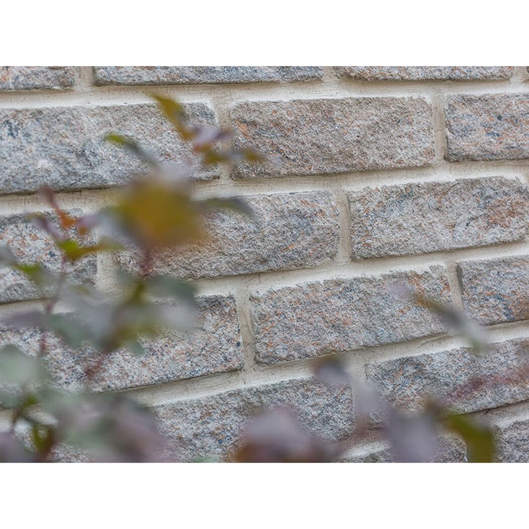 Graue Backsteinwand