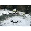 Teich mit Eisfreihalter im Schnee