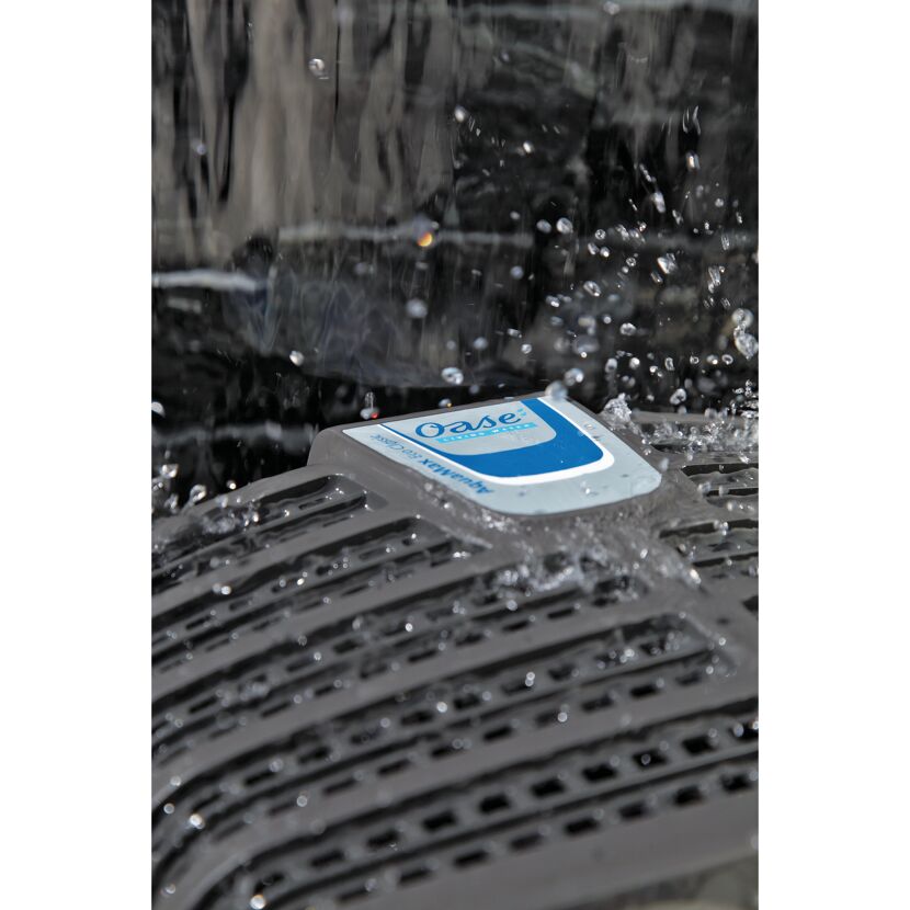 Teichpumpe AquaMax Eco Classic 3500 E im Betrieb