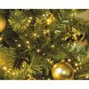 LED Clusterkette an Weihnachtsbaum mit goldenen Kugeln