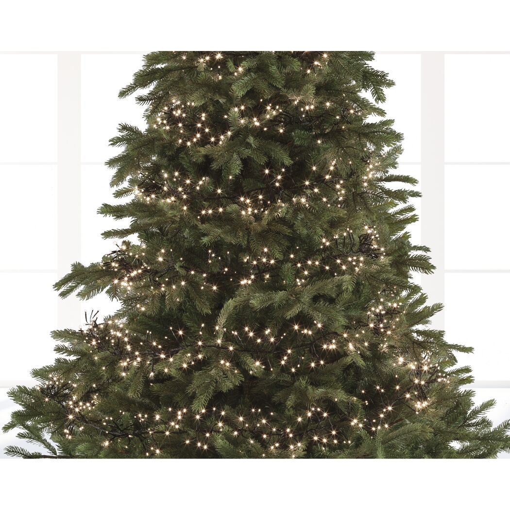 Tannenbaum mit warmweißer LED Clusterkette