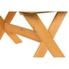 Kreuzförmige Tischbeine aus Holz.