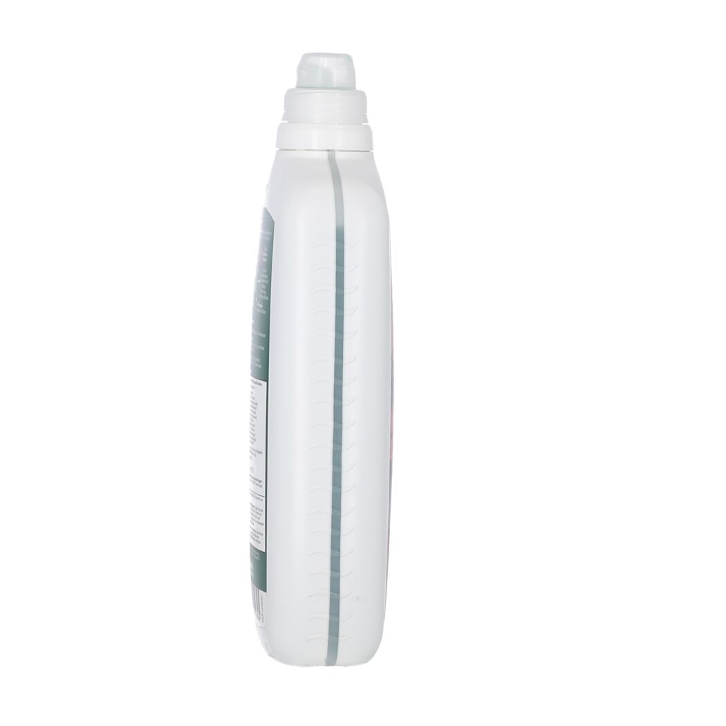 Weiße Flasche mit grünem Etikett und Dosierkappe.