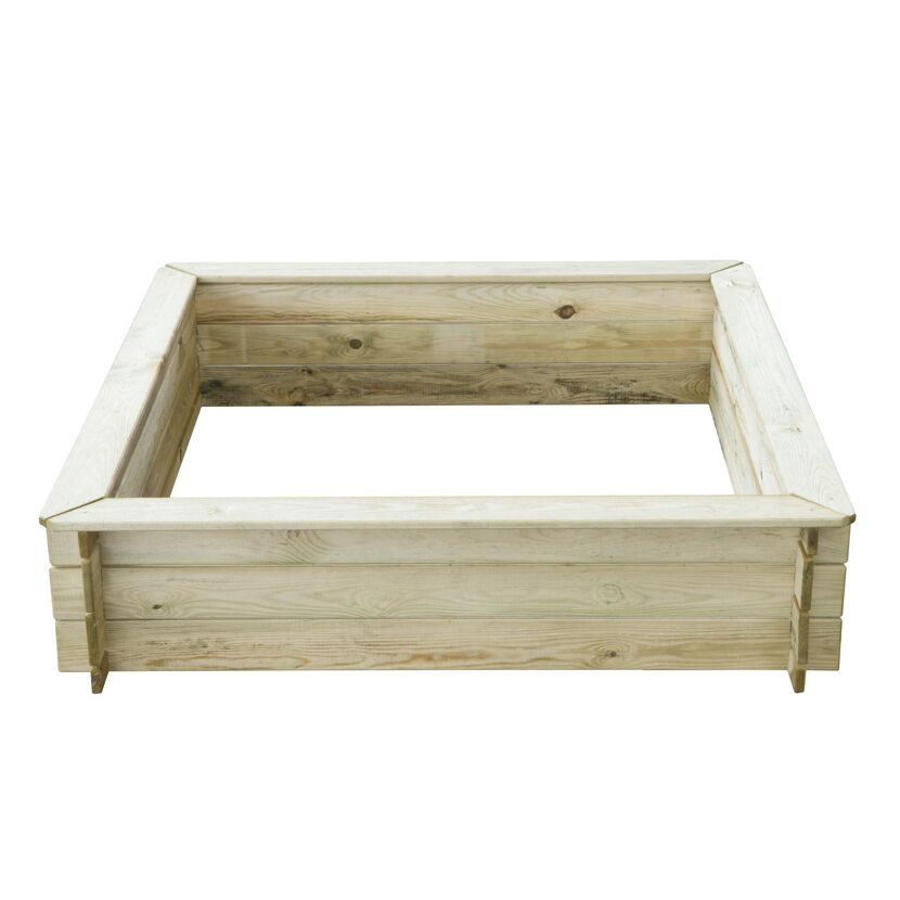 Quadratischer Sandkasten aus hellem Holz.