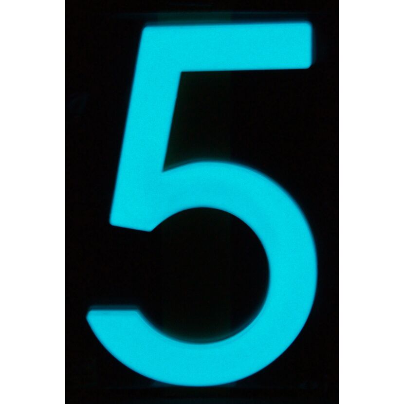 Leuchtende Hausnummer 5 in Türkis.