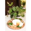 Camembert auf einem Holzbrett