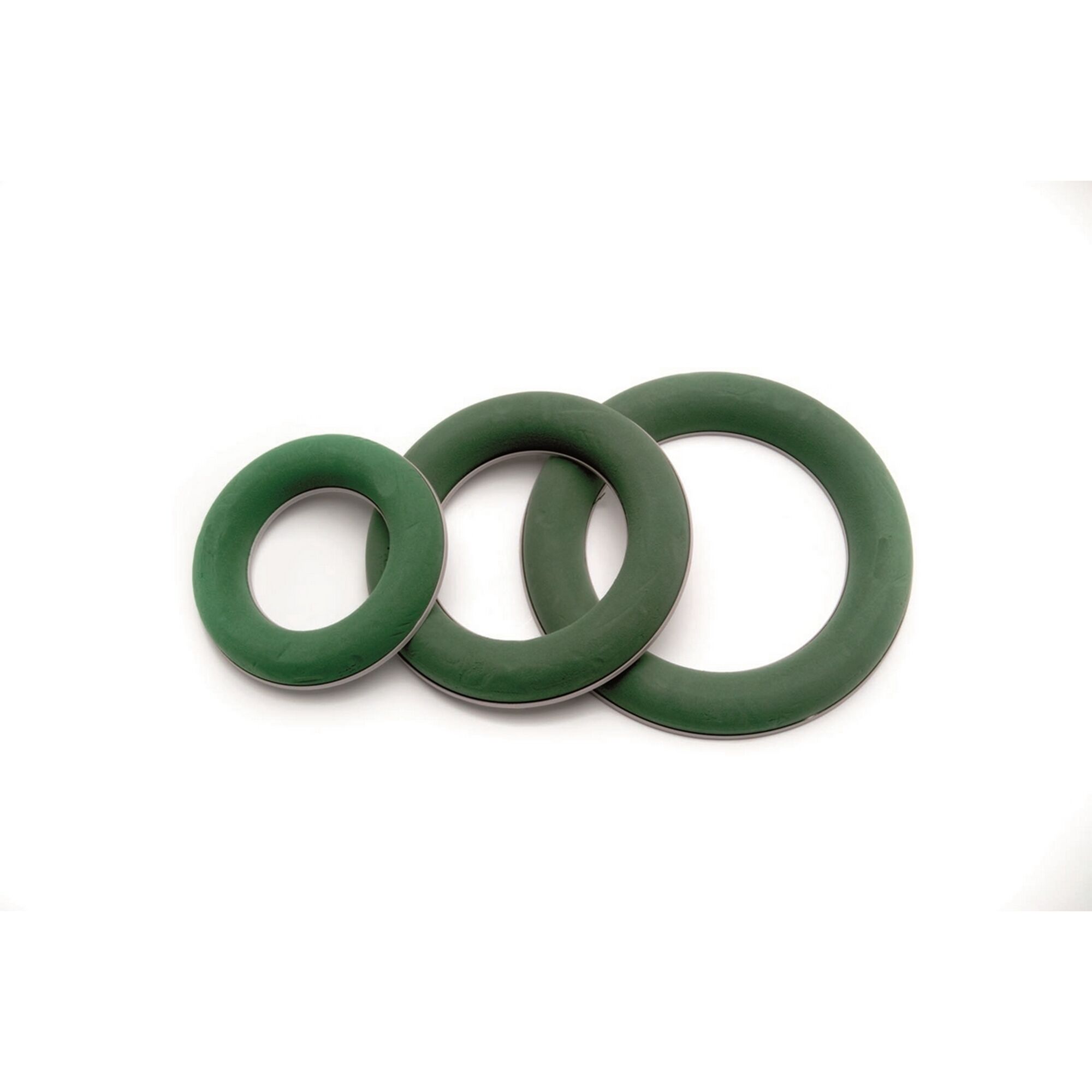Drei grüne Steckringe in verschiedenen Größen