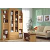 Vitrine mit Büchern, Geschirr und Deko im Wohnzimmer