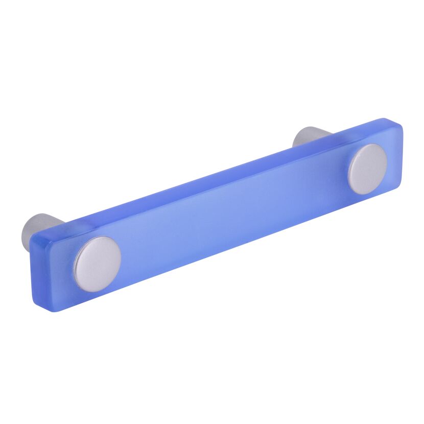 Blauer Möbelgriff mit silbernen Endkappen.