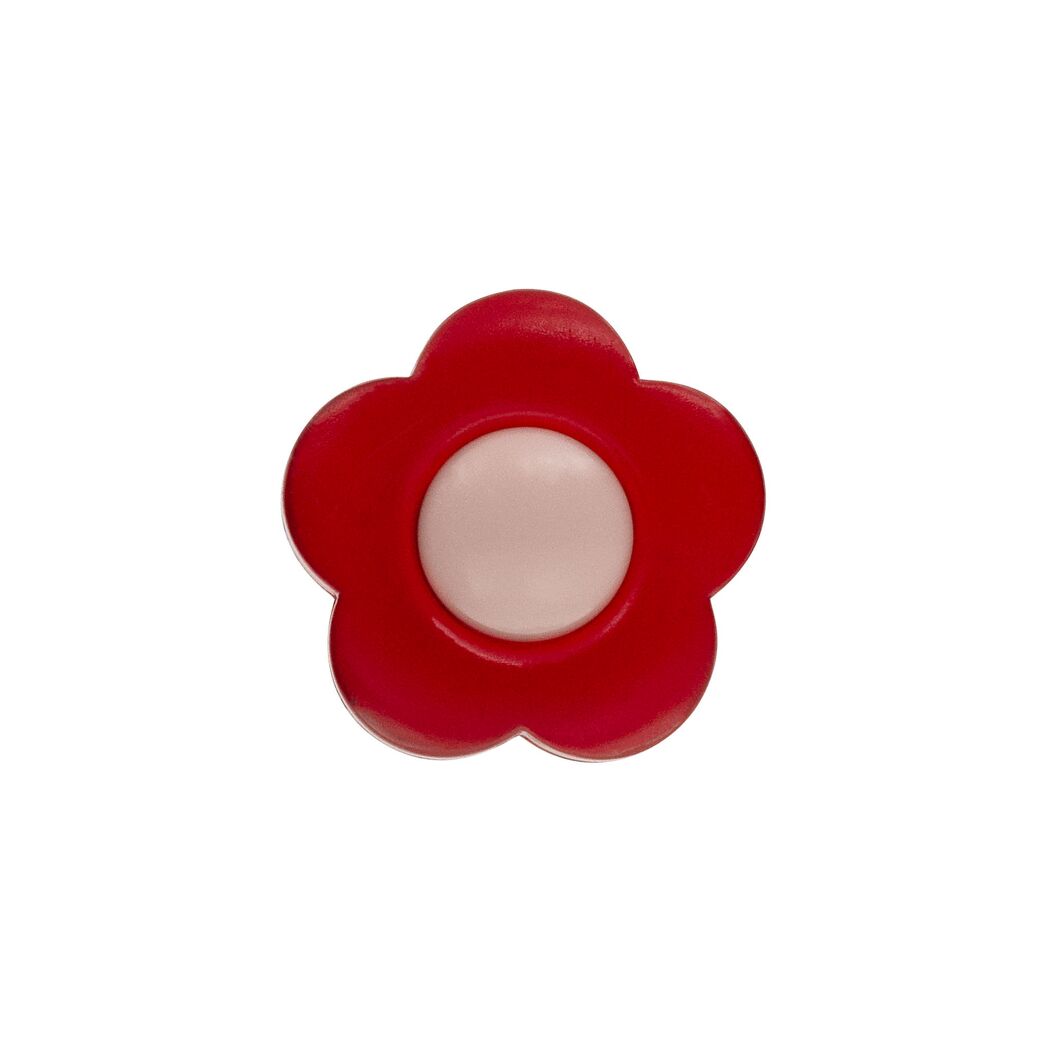 Roter Knopf in Blütenform mit hellrosa Mitte.