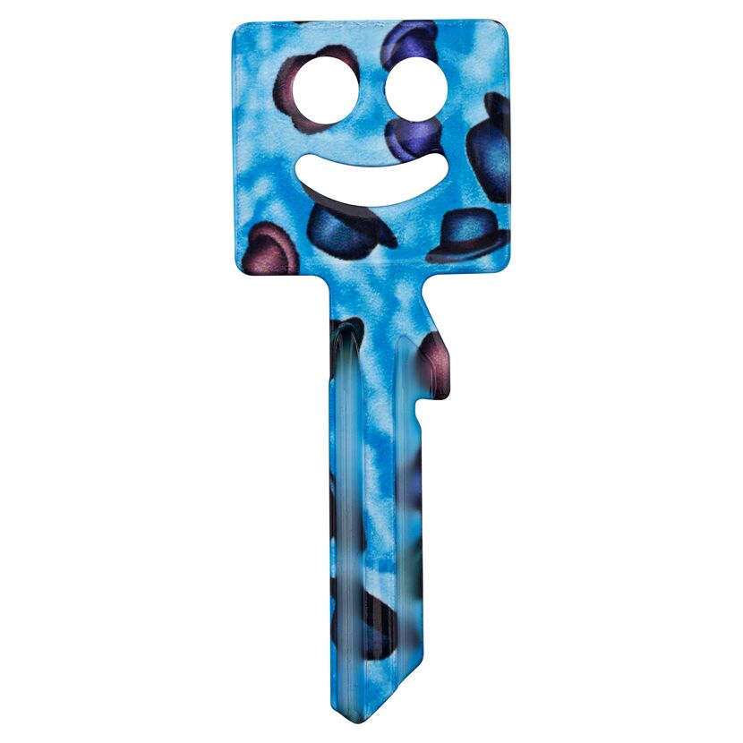 Blauer Schlüssel mit Hüten und Smiley-Motiv.