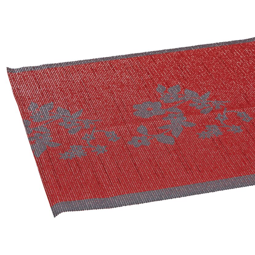 roter Tischläufer mit Rankenmuster