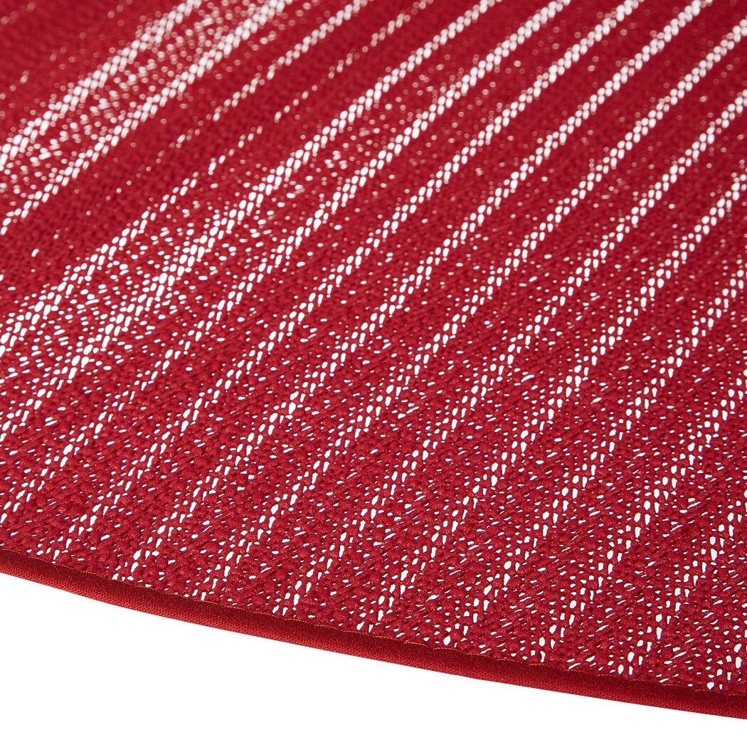 Rote Gartentischdecke mit weißem Muster