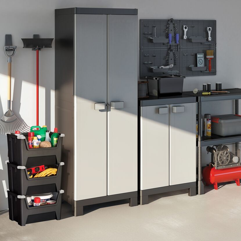 Werkzeugschrank und Werkbank in einer Werkstatt oder Garage