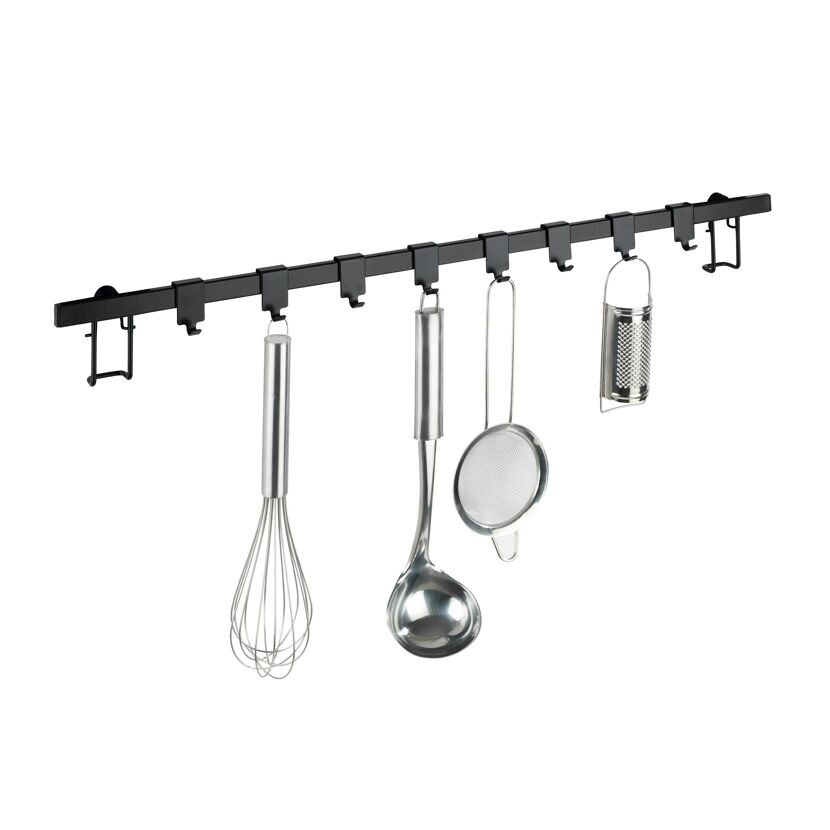 Schwarze Hakenleiste mit Küchenutensilien