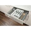 Offene Schublade mit Besteckkasten Anti-R