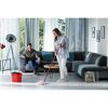 Person wischt mit Vileda SuperMocio Wischmop